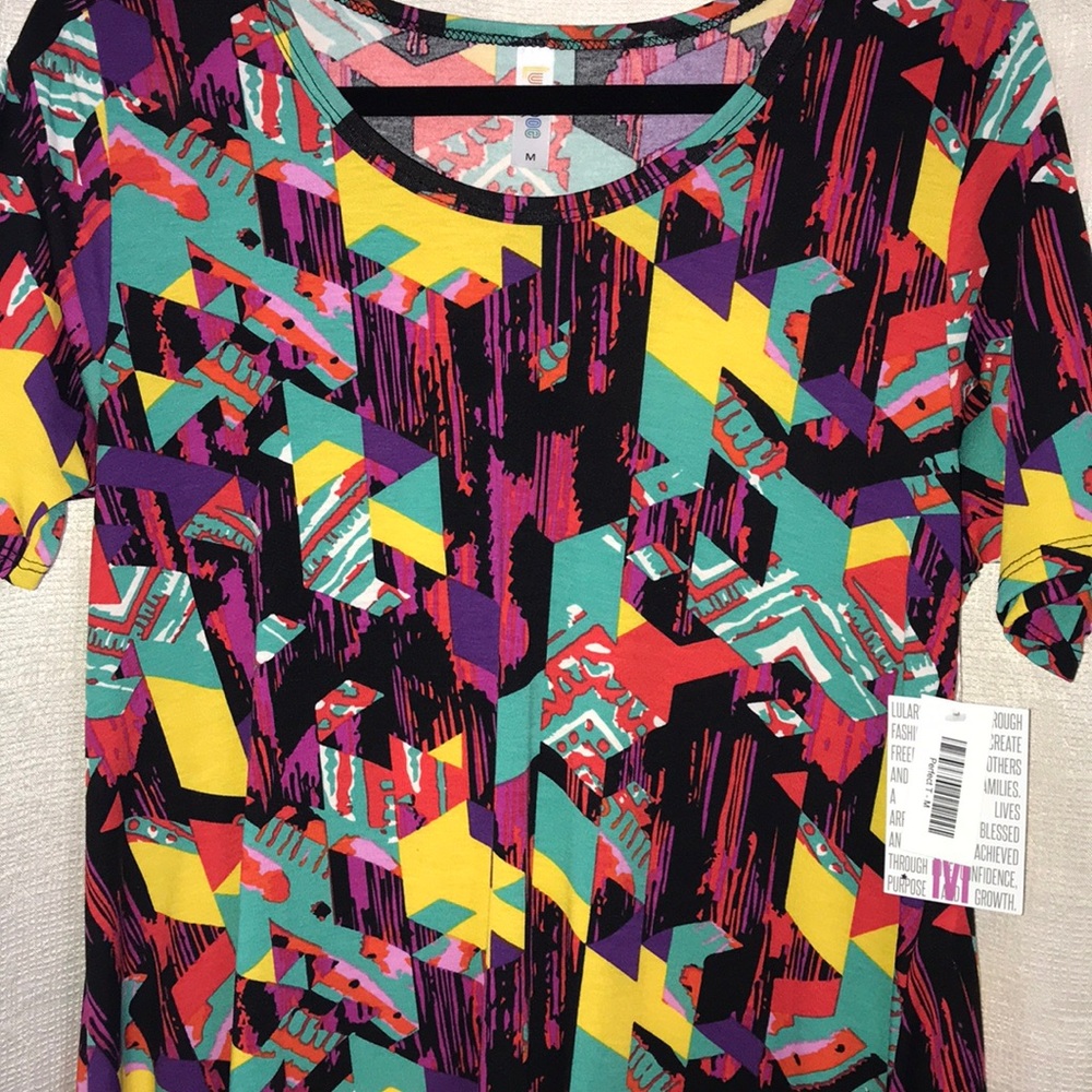 Medium Lularoe perfect t